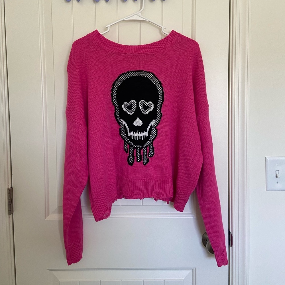 NWT | No‎ Boundaries junior’s novelty hot pink skull loose hem crewneck sweater